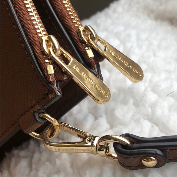 Michael Kors wristlet smartphone wallet - Picture 4 of 9